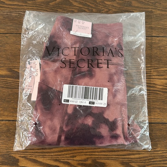 Victoria’s Secret Incredible essential legging size 6 high rise NEW! - Picture 3 of 7